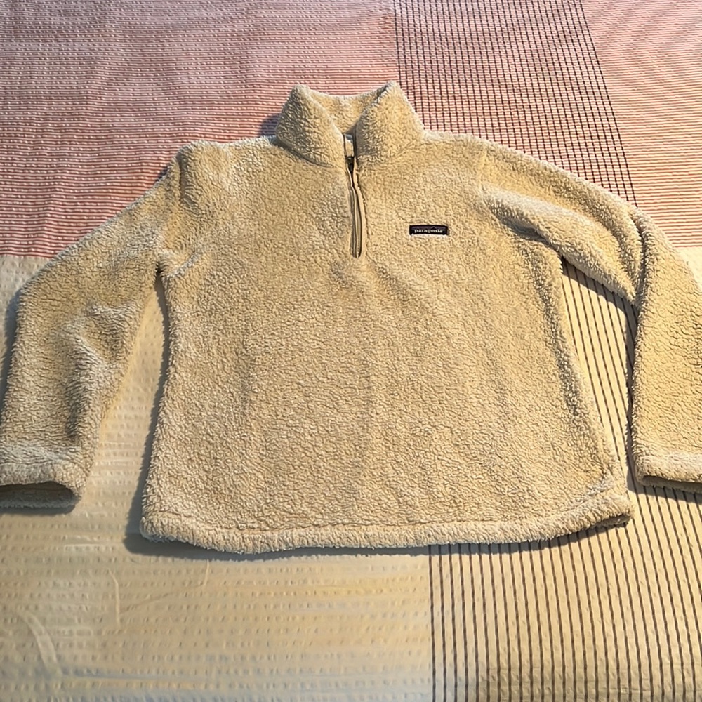 Patagonia, cream, 1/2 quarter zip fleece. Size Medium. Fair condition.